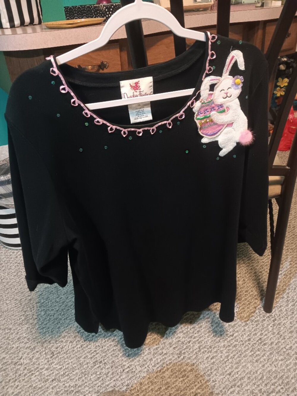 Quacker Factory woman's top Bunny holding an Egg 2X